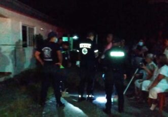 两匪徒抢劫地区代表住所 代表奋力还击匪徒最终被捕