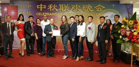 Cemento Interoceánico与侨社共庆中秋