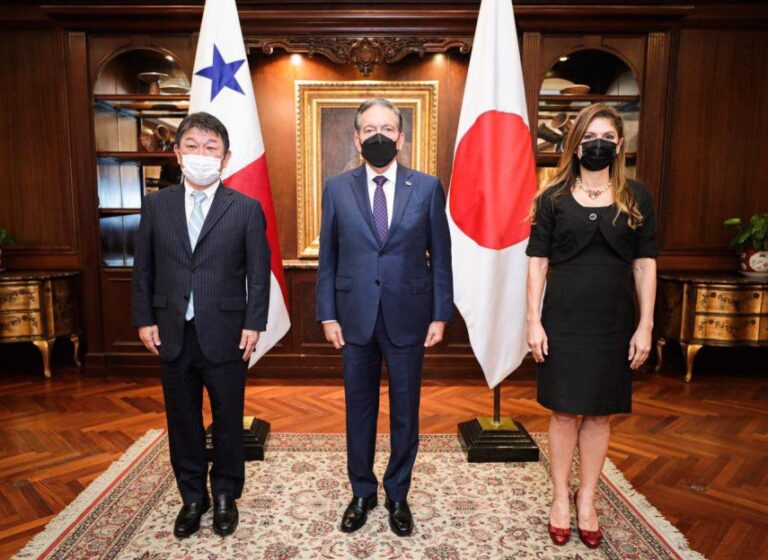 科尔蒂佐总统与日本外相会晤 双方讨论加强贸易关系