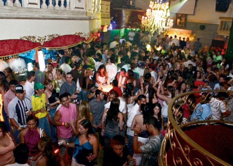 卫生部授权酒吧和夜店自9月27日起可重新开业