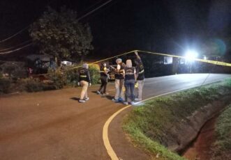 两人在La Chorrera市路边喝酒时遭枪手射杀