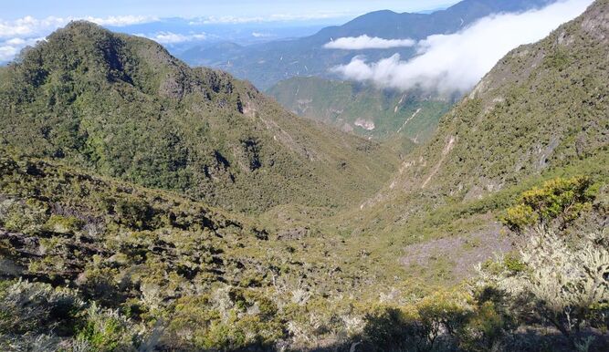 环境部对巴鲁火山国家公园的行人道路进行修复工作
