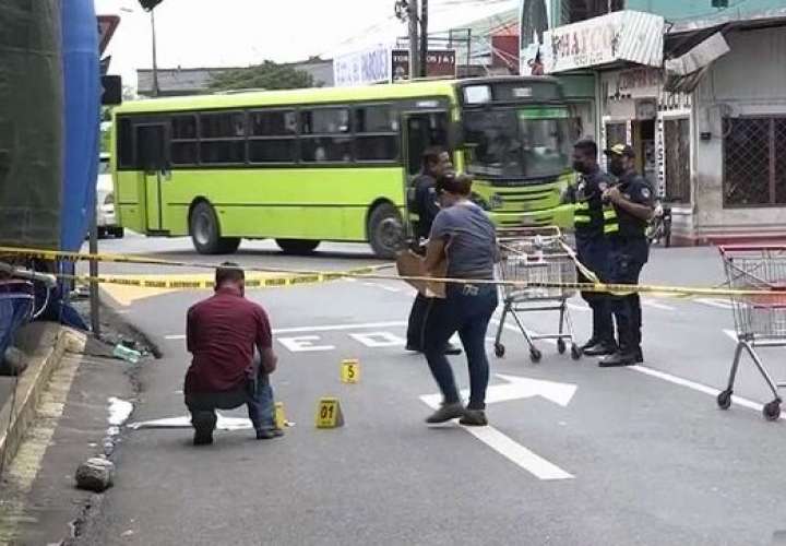 本国的两宗暴力事件造成两名警员中枪入院