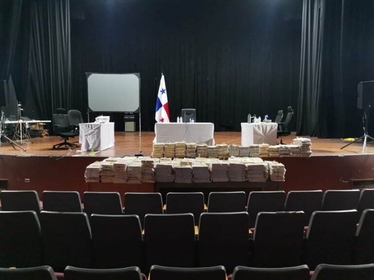 蓝苹果案中26 名公民被提起刑事诉讼