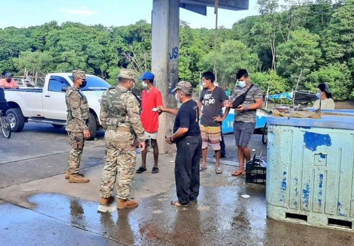 边防当局在国庆期间报告辱骂警员、非法移民和伤人事件