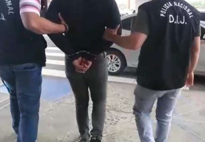 当局在Albrook抓到一个敲诈勒索者