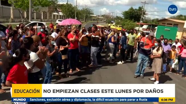 Las Garzas区家长抗议中华民国学校设施维修不善