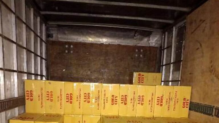 当局在奇省检查站查获100包涉嫌走私香烟