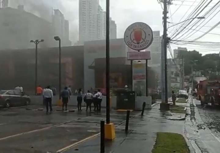 位于首都50号街的一餐厅发生火灾