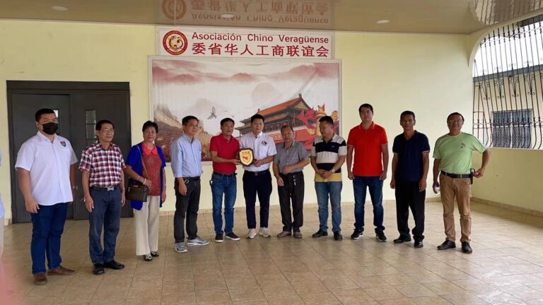 巴拿马内联会举行会长换届交接（图）