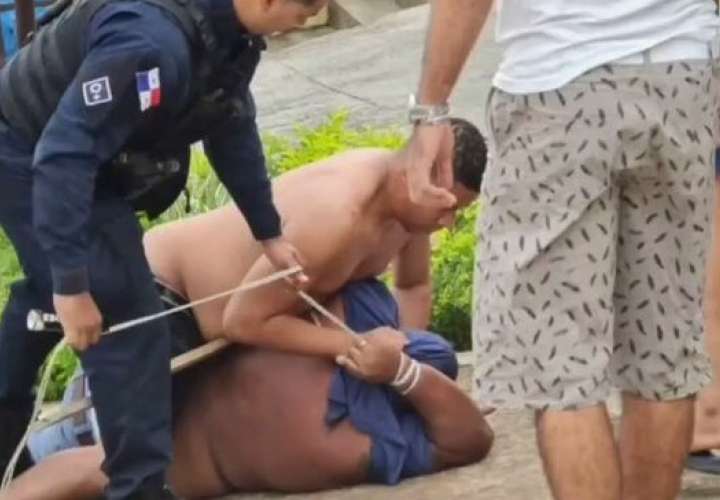 社区居民合力制服入室盗窃者