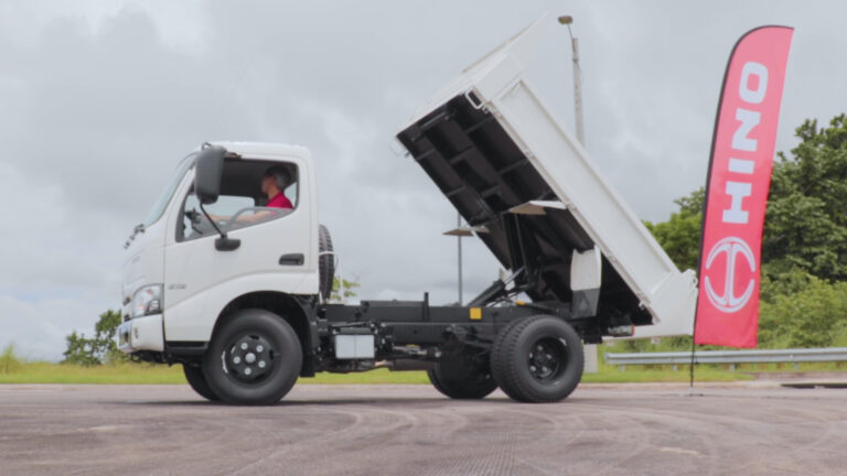 HINO Volquete 300 系列