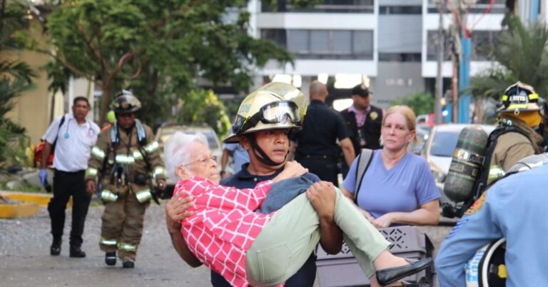 消防员讲述Obarrio公寓爆炸案经历：以为是雷声