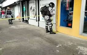 警方逮捕两名持枪抢劫眼镜店的匪徒