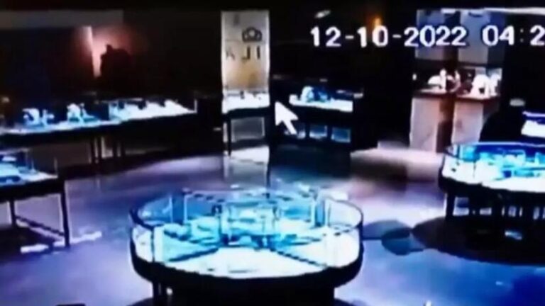 涉嫌抢劫Obarrio区珠宝店的两嫌疑人被抓获
