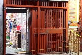 两名匪徒在盗窃科隆一伙食铺时被当场逮捕