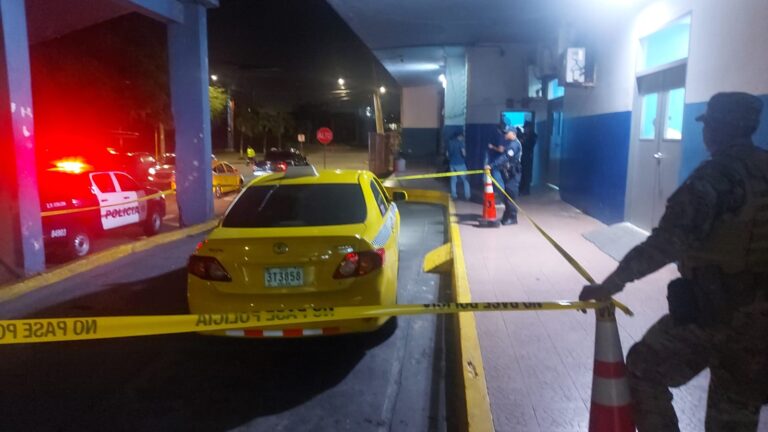 骑电动滑板车的杀手射击出租车致1死1伤