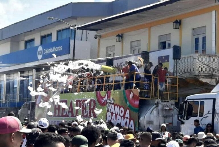Chitré 和 Las Tablas的公园洋溢新年的喜庆气氛