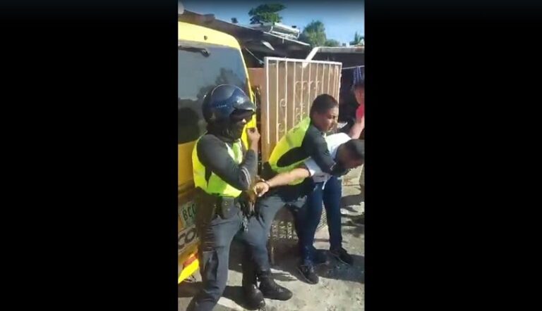 Juan Díaz男子冒用他人驾照并袭击警员被捕