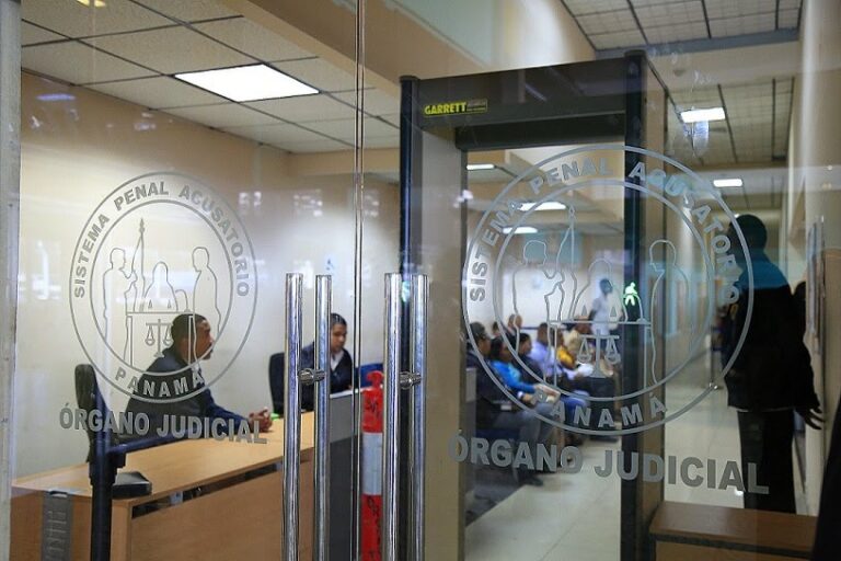绰号“黑客”男子因非法银行转账被控2项罪名