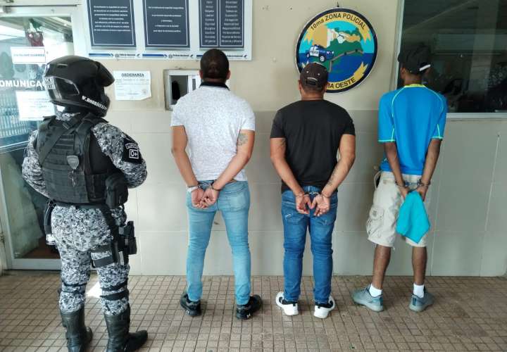 3人在巴拿马西部一家银行附近持枪被逮捕