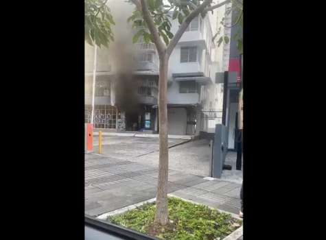 着火了！首都Marbella一栋建筑内商铺起火