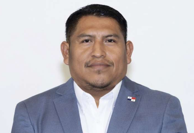 Eleazar Gómez Midi就任Bocas del Toro省省长*