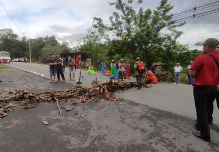 巴国多个地区因向教育部提出要求而抗议*