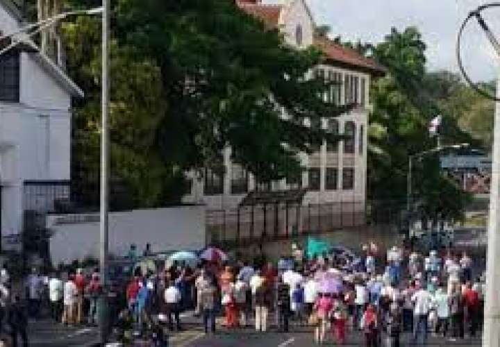 巴拿马养老金领取者要求每年220美元的永久性补贴.
