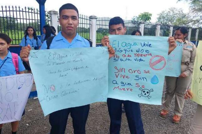Los Santos一农业学院学生抗议Cerro Quema采矿项目