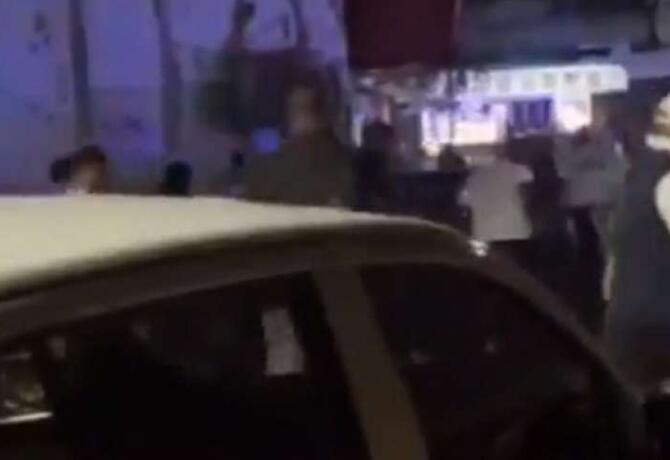 警方需开枪鸣警以平息夜店混乱