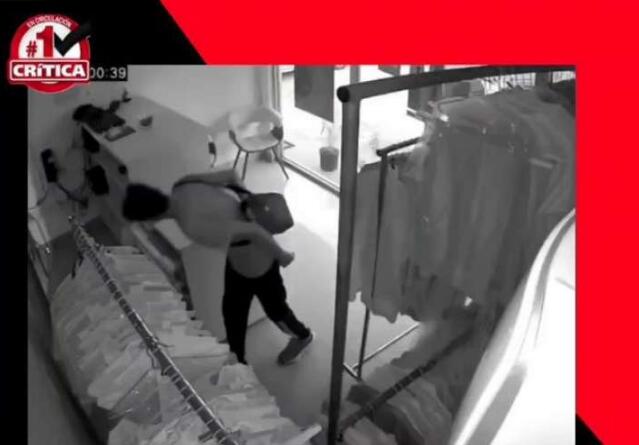 厚颜无耻：一男子假装求职者却趁机行窃