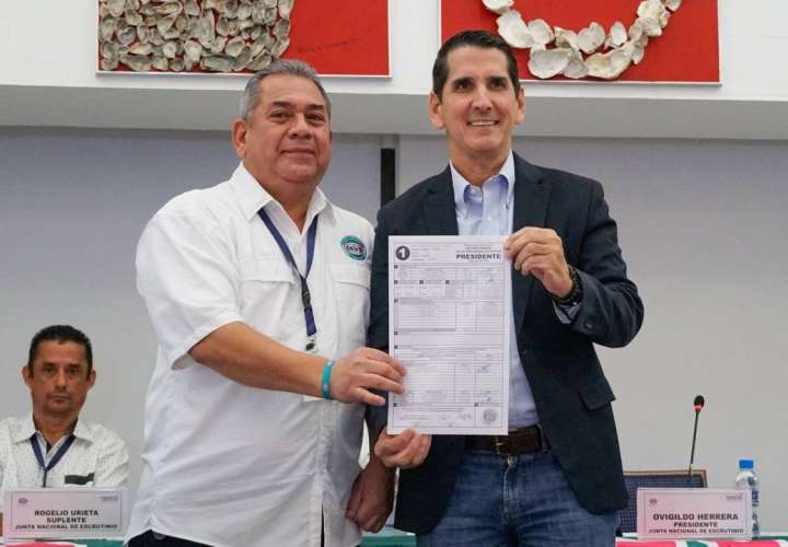 Rómulo Roux被公认为CD党的总统候选人