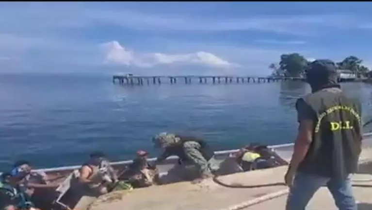 边防局在Playa Carreto拯救一艘船及51名移民