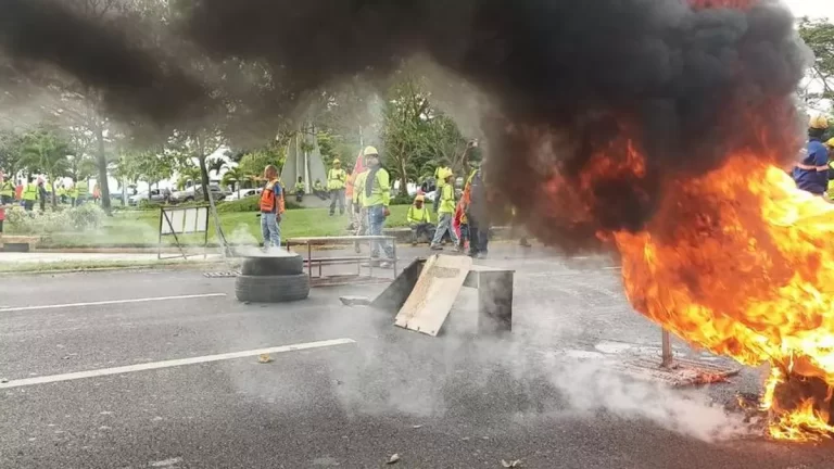 商会敦促寻求其他抗议手段 避免封锁街道.