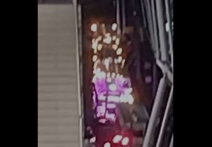 21名未成年人在24 de Diciembre一夜总会附近被警方带走.