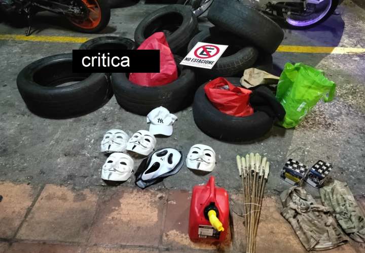 Bella Vista四人因携带面具、汽油、轮胎和烟火被警方逮捕.