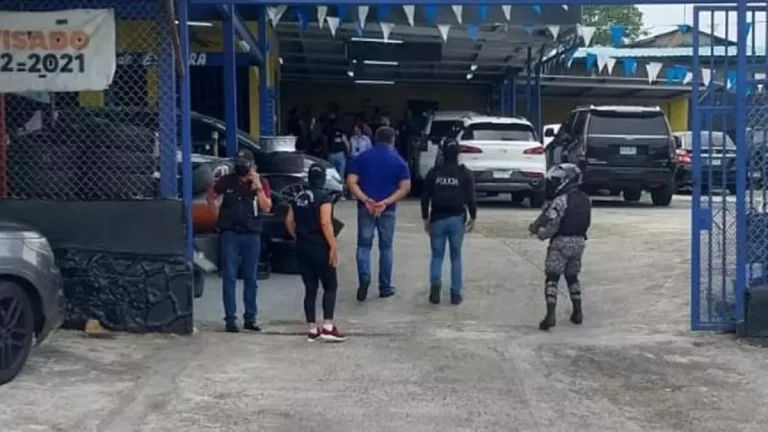 两欺诈嫌疑人被捕 其中一人有28项逮捕令.
