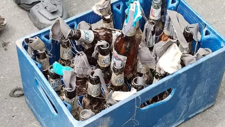 警方在Las Garzas抗议现场查获超20枚自制燃烧弹.