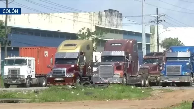 警方在科隆清除封锁道路.