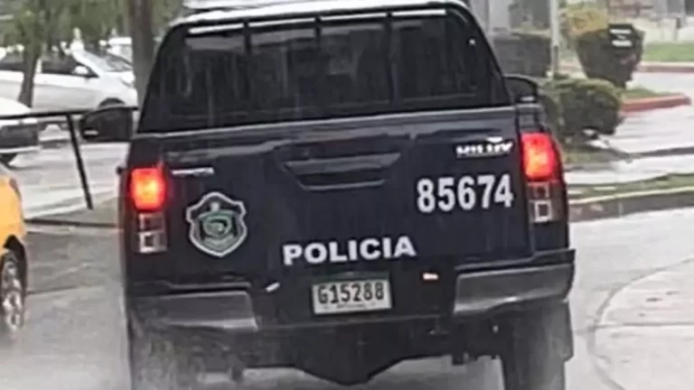 警车误入巴拿马大学 警方道歉且校长做出回应.