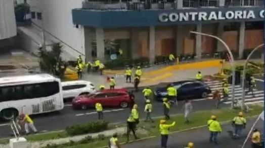 工人破坏Contraloría总部和Balboa大道地铁巴士引发混乱.