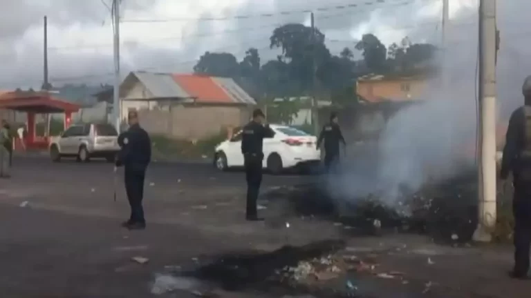 国家警察法律顾问就巴拿马道路封锁发表意见.