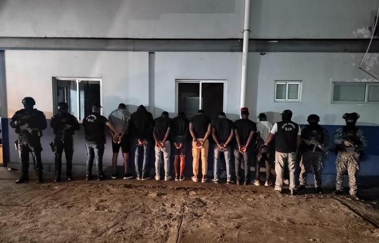 圣市一商店遭遇抢劫 8人被捕.