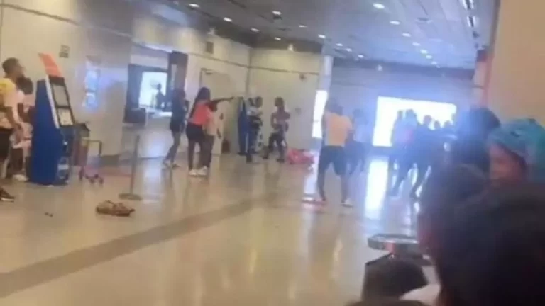 巴拿马地铁站发生争执 警方使用刺激性气体恢复秩序.