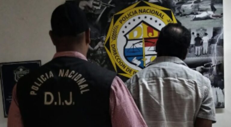 警方抓获假冒公务员的诈骗犯.