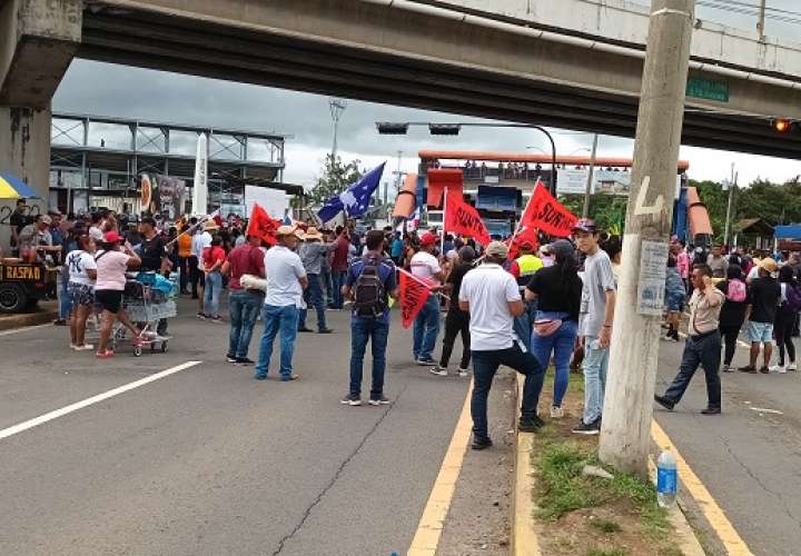 Penonomé抗争基地代表要求参与矿山关闭委员会.