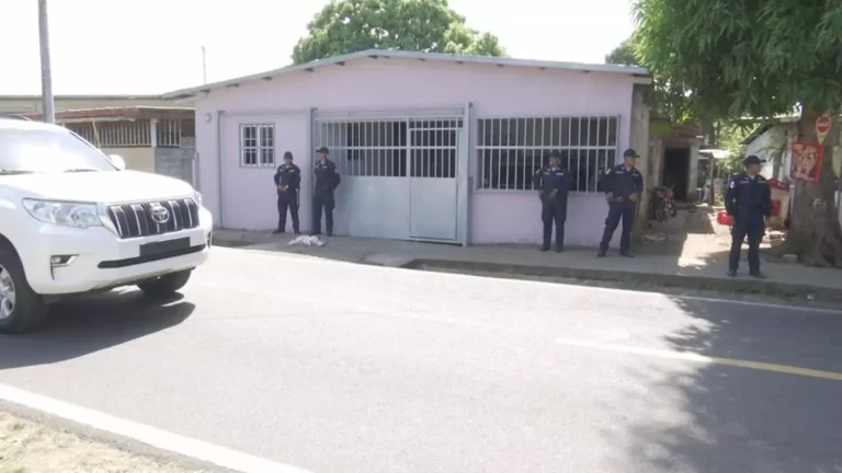 涉嫌与一名警察受伤枪击案有关的未成年人被捕.