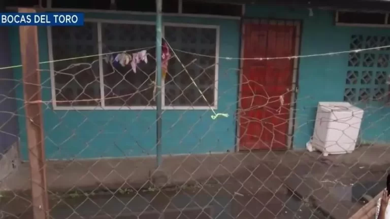 检察机关调查在El Empalme一所住宅中发现的8名孤儿案件.