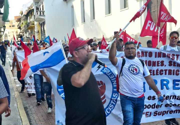 Aguadulce电力公司工人进行抗议活动.